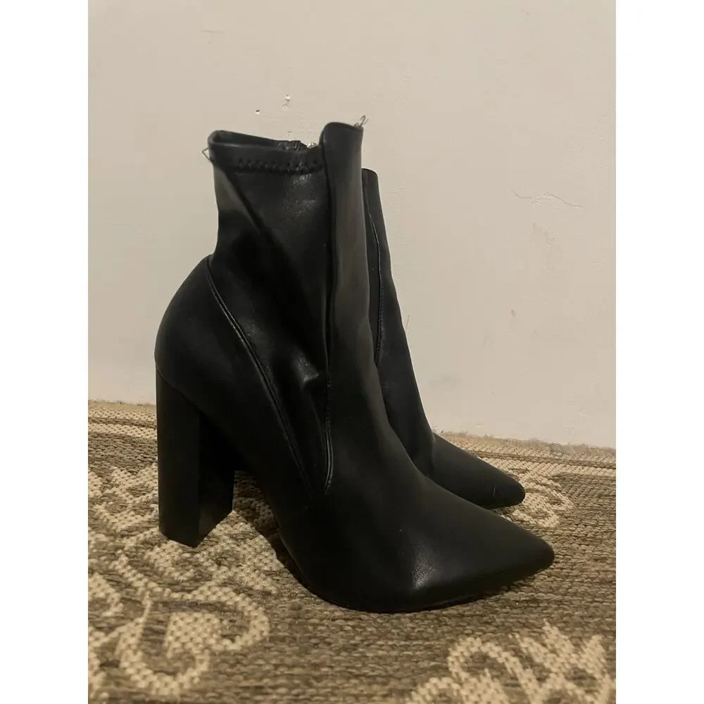 Qupid Signal 99x‎ Block Heel Booties - Black Size 8.5